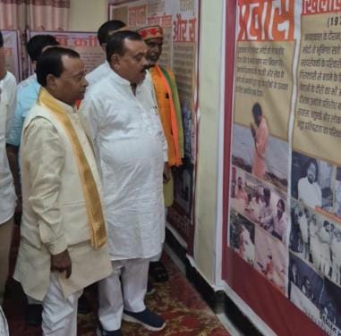 The Prime Minister left his home in the national interest: Ramferan Pandey