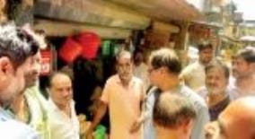 Traders stopped the digging of the drain