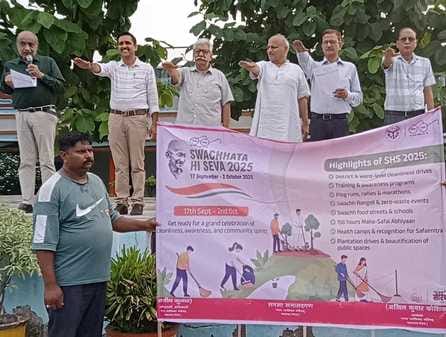Teachers and students took the oath of cleanliness