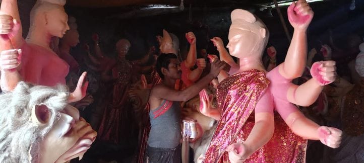 Navratri is near, the luck of the artists busy in making idols shines