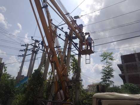 A fault in the 33 KV line left half the city without power for 10 hours.