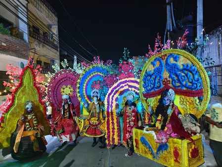 Crowds of devotees gathered to witness Ram Barat, a scene of devotion in the labour colony.