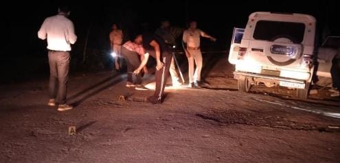 Miscreants opened fire on the car, bullets hit brother-in-law and brother-in-law.