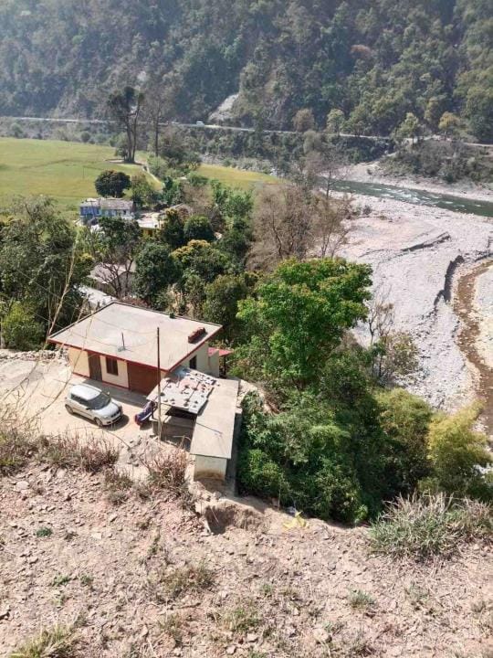 20 families in danger due to erosion of stream in Sera