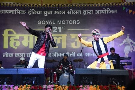 People danced to the songs of Punjabi-Himachali artists at Himachal Utsav.