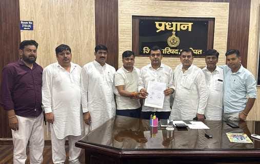 Ten councillors came forward demanding the election of the Zilla Parishad president.