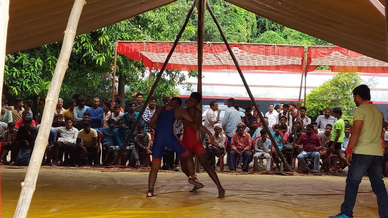 Gorakhpur News: Players from the metropolis dominate the district level wrestling