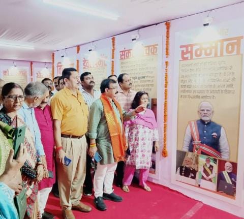 Metropolitan President visited the exhibition related to the life of PM Modi