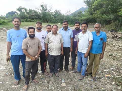 Kolawala Toba Taxi Union imposed a ban on outside vehicles.