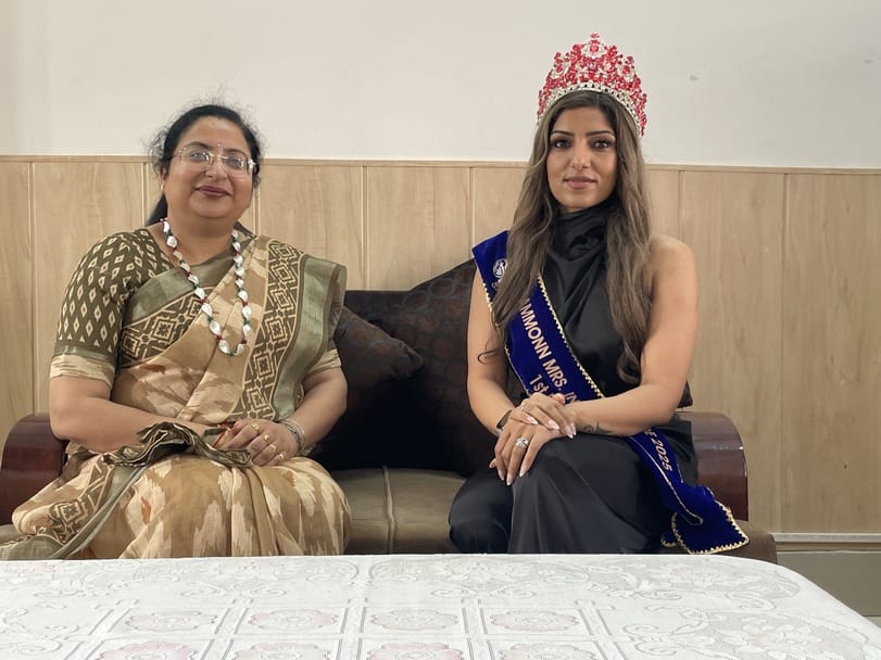 Encouraged by her mother, she reached her destination and won the first runner-up title of Mrs. India International 2025.