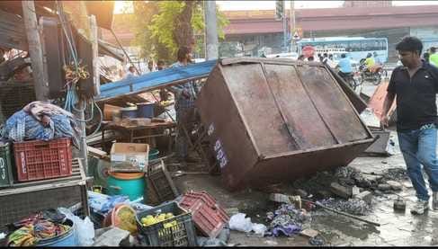 The administration removed encroachment at Pipli Chowk.