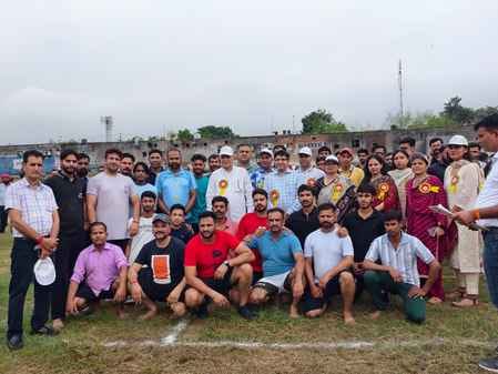 Padam and Chameli top the 800 meter race