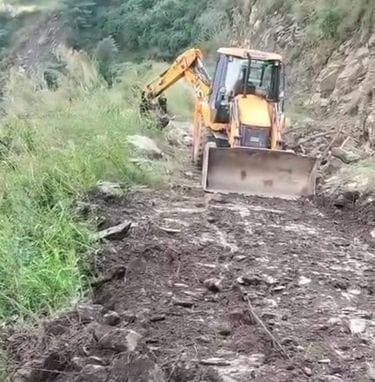 Lalsa-Lambanal road not restored even after four weeksLalsa-Lambanal road not restored even after four weeks