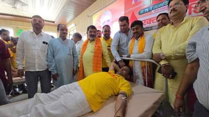 Siddharthnagar News: 75 BJP workers including former minister donated blood