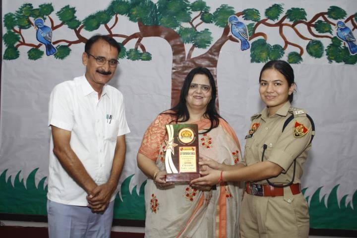 ASP Divyanshi Singla said - If a student has good company, he will achieve success.