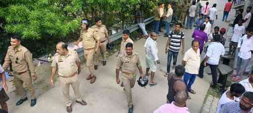 Attackers entered the coaching centre in a vehicle with blue lights, brandished swords and beat two people