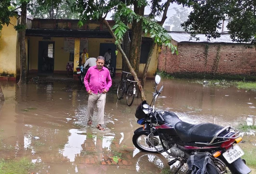 Rain causes flooding in offices and homes