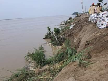 1.43 cusecs of water released from Narora Dam, water started spreading along the erosion