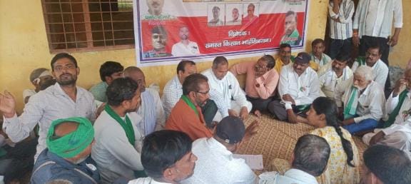 Farmers staged a sit-in protest as their problems were not resolved