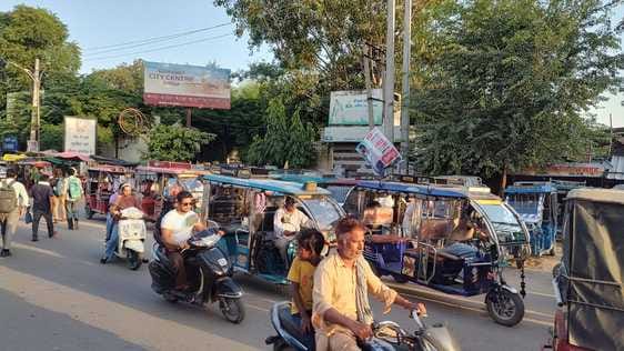 Bus stand jammed all day long, public troubled due to negligence of administration and police