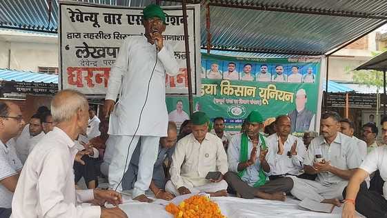 Bharatiya Kisan Union leaders arrived to support the lawyers' protest.