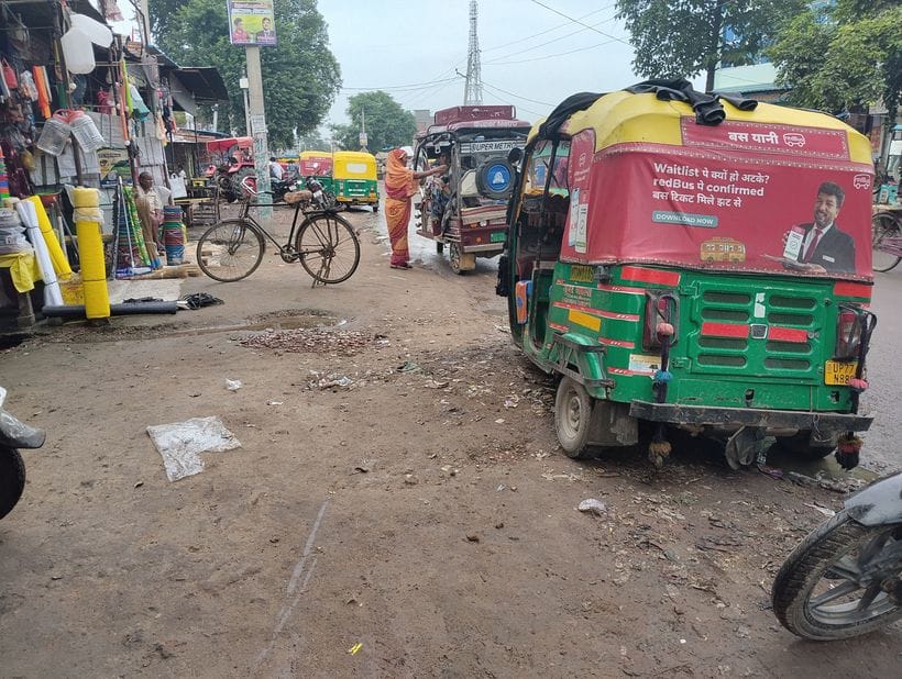 Four city buses running from Kanpur to Musanagar were discontinued.