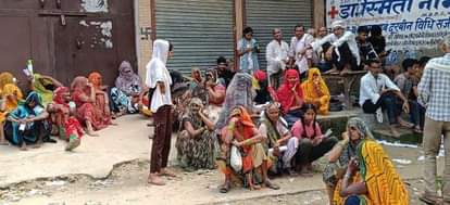 The whole day is spent in queue, fertilizer is not available