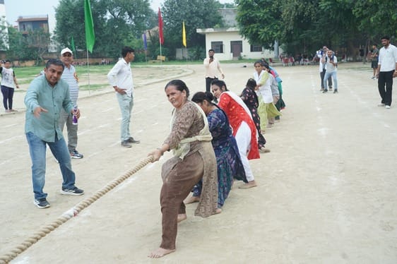 Dheeraj and Preeti Devi first in 400 meter race