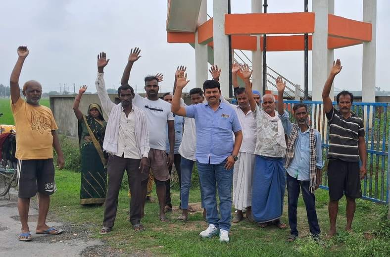 Villagers protest for water supply