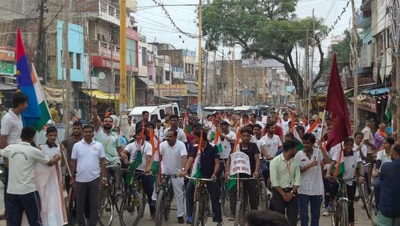 Students gave the message of environmental protection through cycling