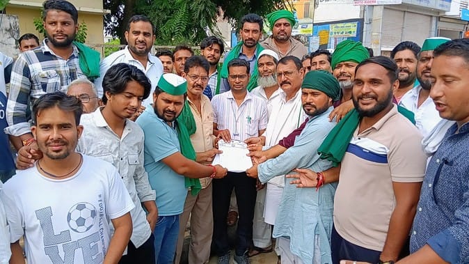 Bhakiyu workers staged a sit-in at the XEN office.