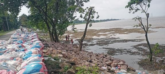 Gandak intensified erosion at Chitauni dam, rescue work began