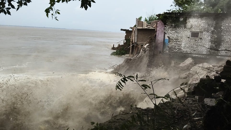 Four houses submerged in the Ganges, so far 124 concrete houses have been destroyed.