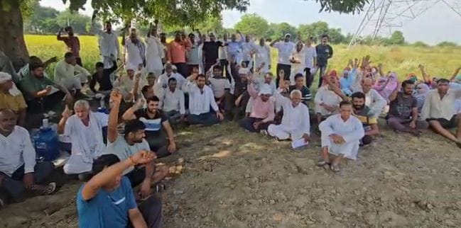 Farmers in Jhinjhauli stopped the work of HT line, called a panchayat today.