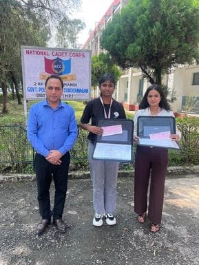 Two former students of Ambota College were honored with gold medals.