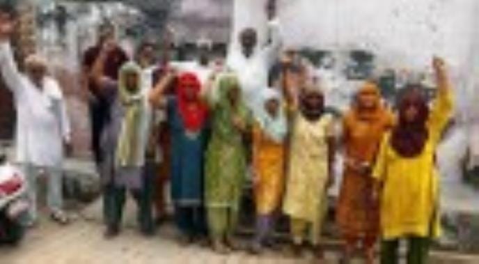Public Health Department cuts connections of 10 houses, people yearn for water