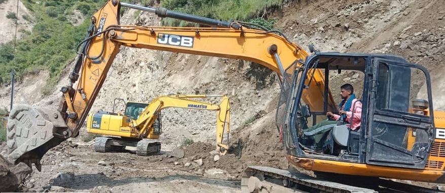 The five-minute journey took four hours for vehicles arriving via Naggar.