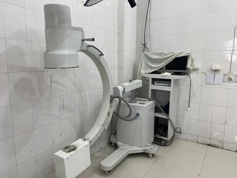 Major operations have been suspended for four months at the district hospital's trauma center due to a malfunctioning CARM machine.