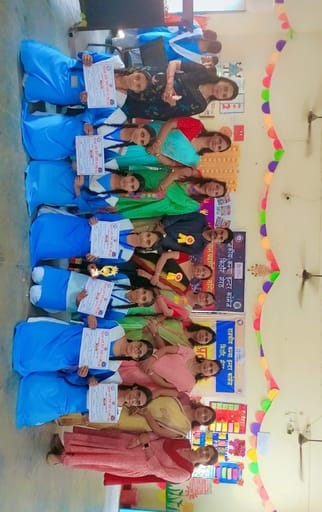 Alfia and Jyoti stood first in the science exhibition