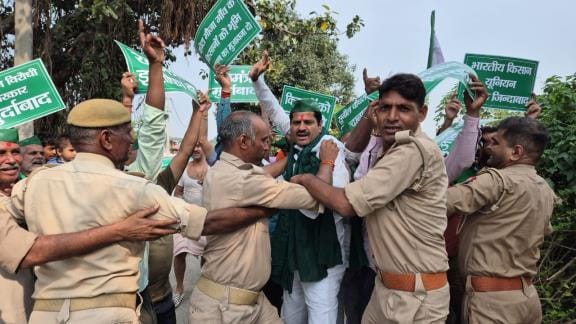 Bhakiyu (Sunil) announced that they would block trains after three days.