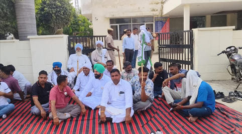 Farmers staged a sit-in in Pehowa, leading to a dispute over entry into the rest house.