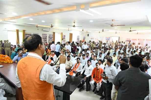 Pilibhit will bloom like a lotus, the treasury of the central and state governments is open: Keshav Maurya