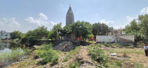The golden history of the thirteenth-century Dobhi pond is being buried under the rubble of demolished houses, leaving no trace of it.