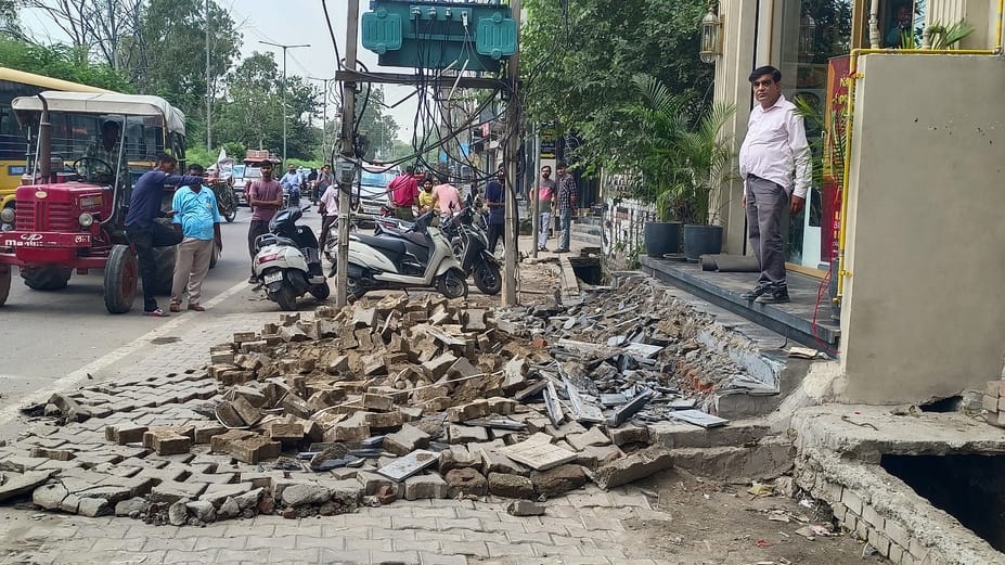 The corporation failed to remove encroachment from the drain on Old Delhi Road, the petitioner alleges it was a mere formality.