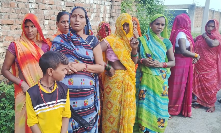 A day before Navratri, the body of a one and a half year old girl was found in the ruins.