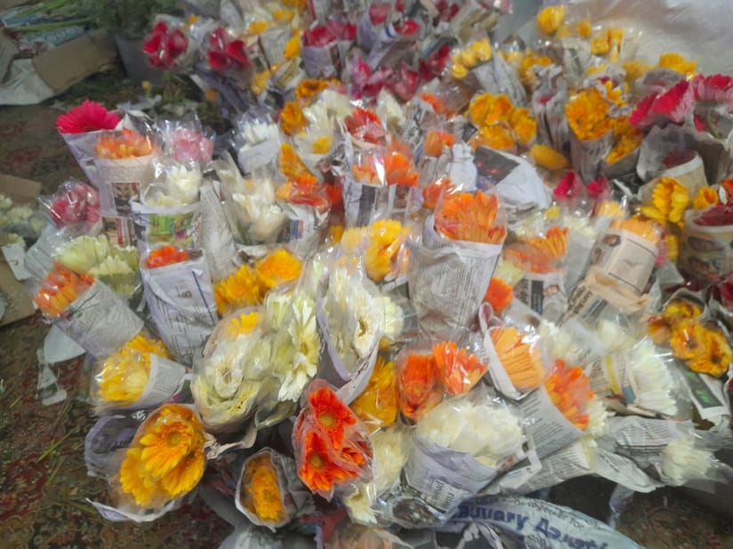 The Maa Chintpurni Darbar will be fragrant with the scent of flowers from Thailand and Bangalore.