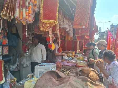 Before Navratri, fruits are selling at a higher price than the market, and the market is adorned with puja materials.