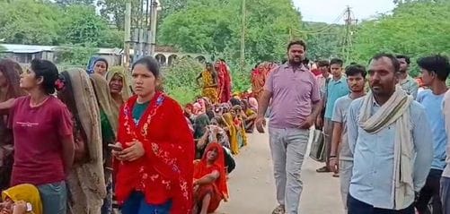 500 farmers received fertilizer, 1,000 returned disappointed.