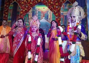 As soon as Shri Ram broke the bow, the pandal echoed with the slogan of Jai Shri Ram.