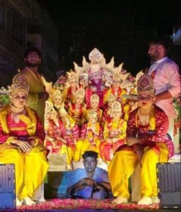 Maharaja Agrasen's procession took place amidst a shower of flowers